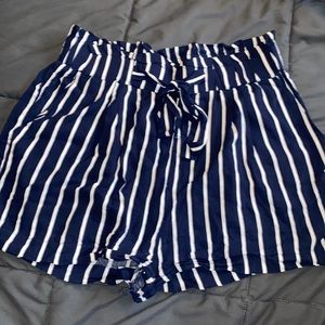 NWT women’s striped shorts. Size L.